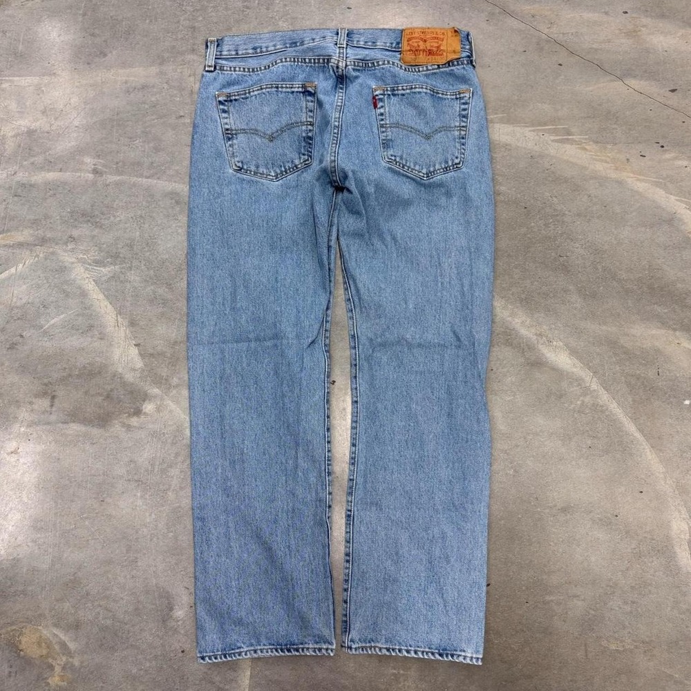 2000s Levi's 501 Regular Fit Straight Leg 10%er Red Tab Light Wash Denim Jeans